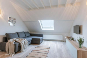Huswell - Bright duplex apartment close to the sea